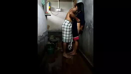Devah Bhabni banyoda sikişiyor